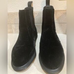 NWOT Dr Marten’s Velvet Paddock Boot